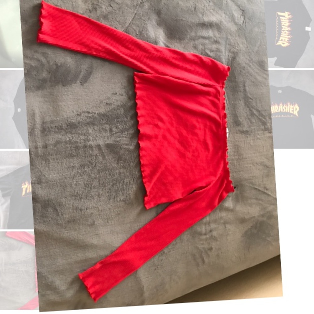 RED CROP TOP OFF TO SHOULDER LONG SLEEVE